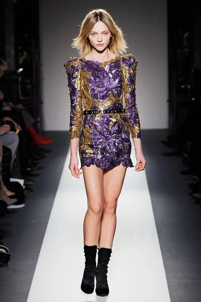 Look 10